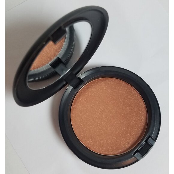 Mac Refined Deeper Bronze Bronzing Powder - Picture 1 of 4